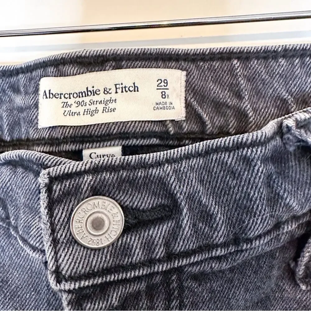 Abercrombie & Fitch The 90’s Straight Ultra High Rise Jeans